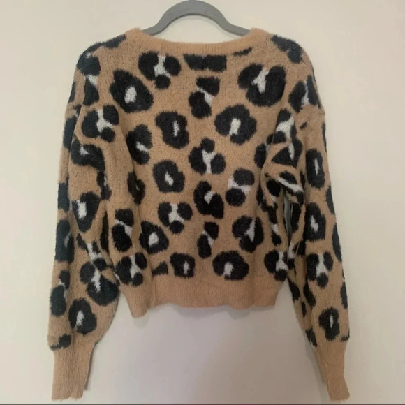 Express Cream/Tan and Black Cozy Fuzzy Eyelash Leopard Sweater Size XS - Picture 8 of 8
